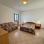 Altomare Aparthotel 4*