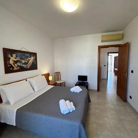 Altomare Aparthotel 4*