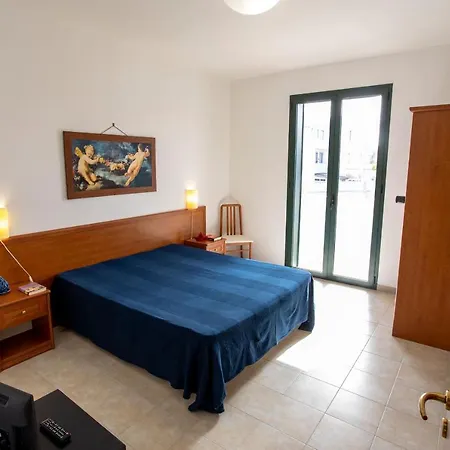 Altomare Aparthotel 4*